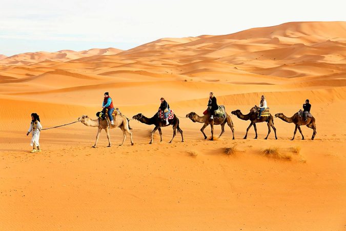 Oferta por 3 dias desde Marrakech al desierto de Erg Chabbi. visitamos kasbha Ait Ben Haddou y las dunas de Merzouga, paseo en camellos